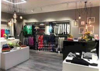 Foto 4 - Locale Commerciale via Aurelia
 
100, Camaiore - foto 3