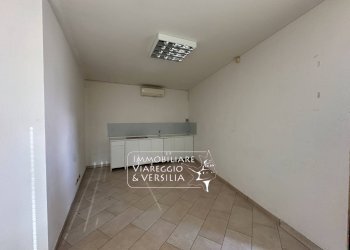 Foto 12 - Capannone via Fratelli Rosselli
 
5, Camaiore - foto 12