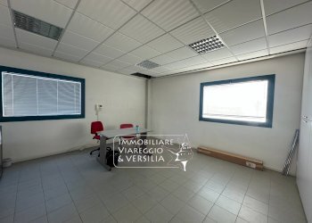 Foto 1 - Capannone via Poggio alle viti
 
150, Viareggio - foto 1