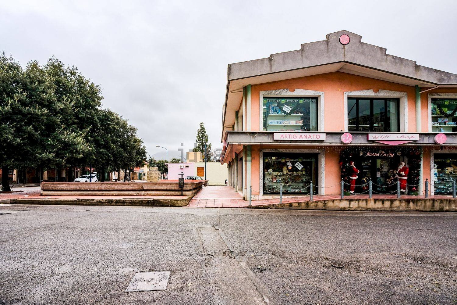 Foto 3 - Locale Commerciale Via delle Rondini
 
1, San Vito - foto 3