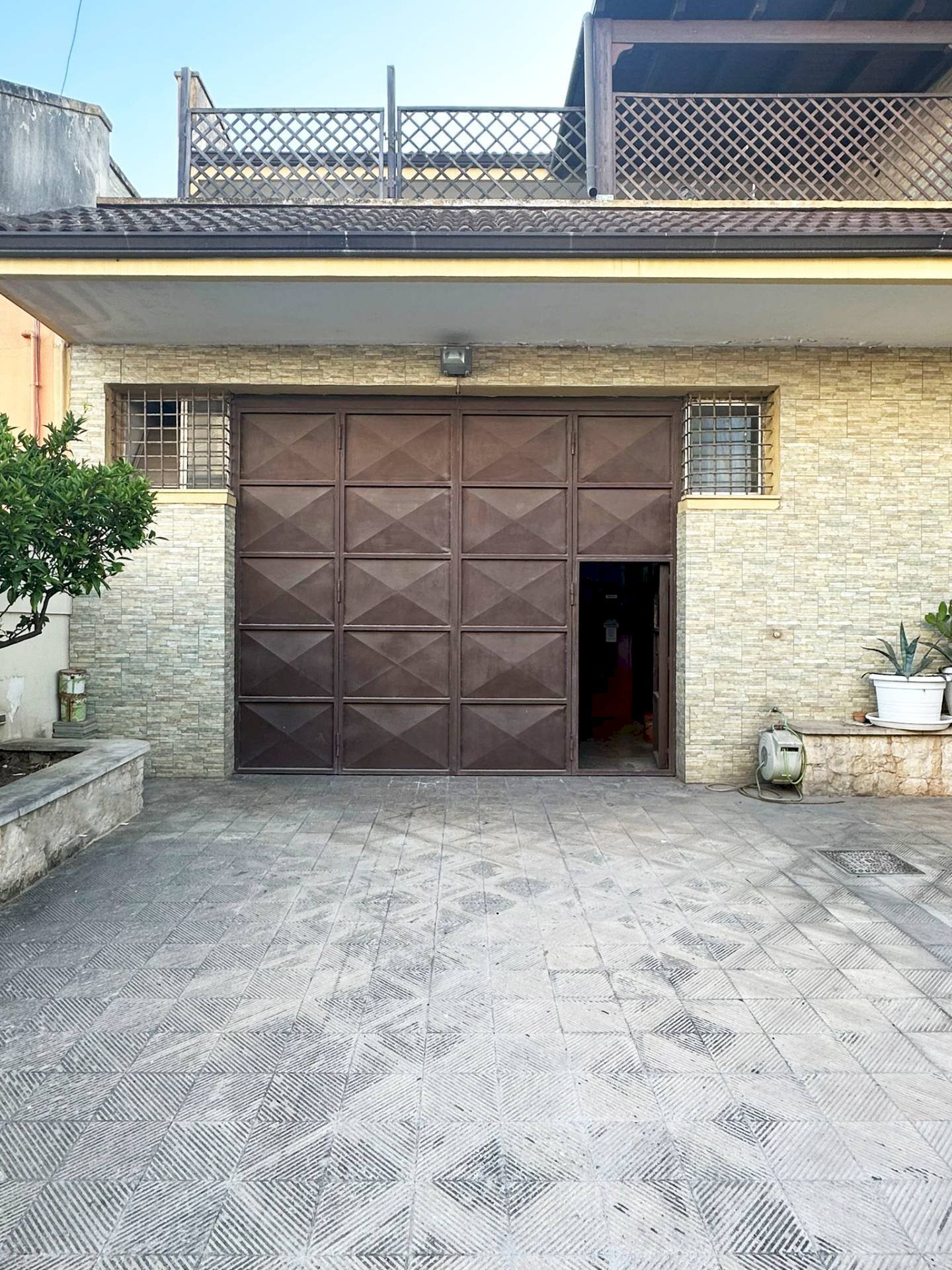 Foto 2 - Locale Commerciale Via Carlo Alberto Dalla Chiesa
 
54, Surbo - foto 2