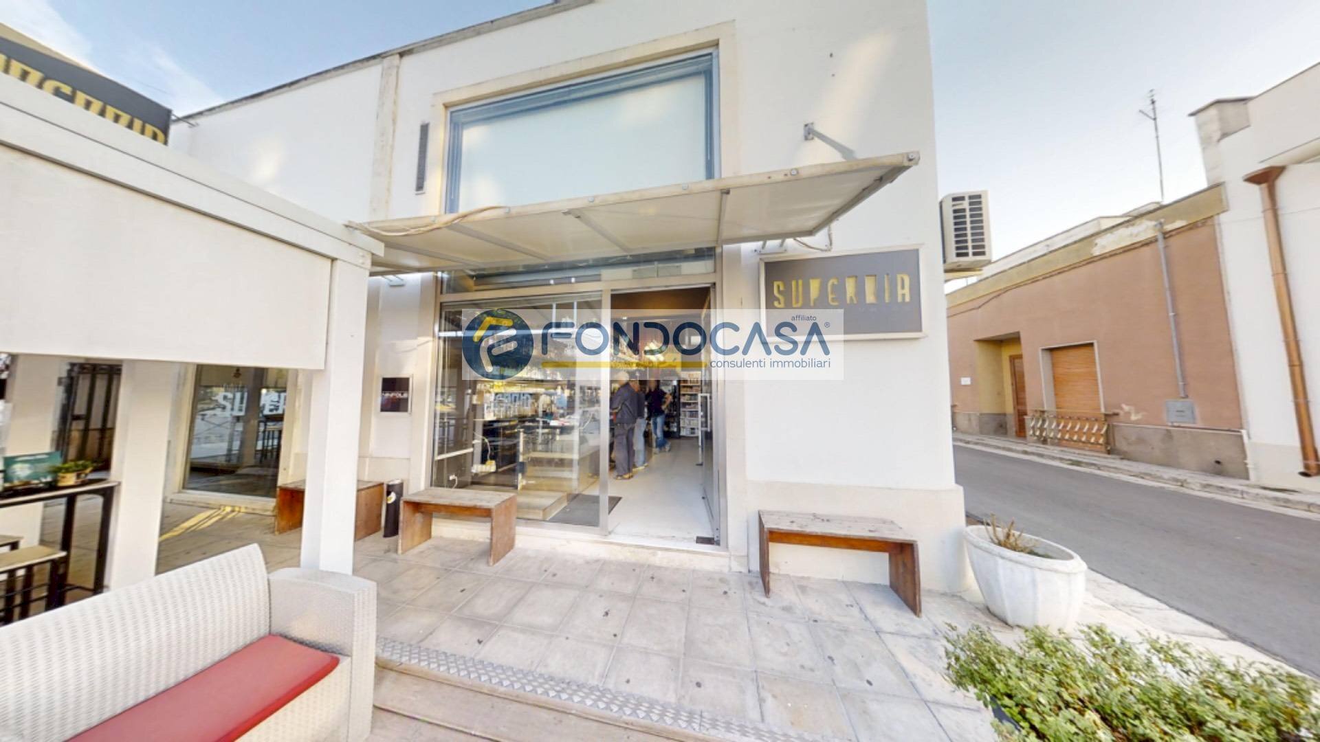 Foto 3 - Attività Commerciale Dante
 
Snc, Campi Salentina - foto 3