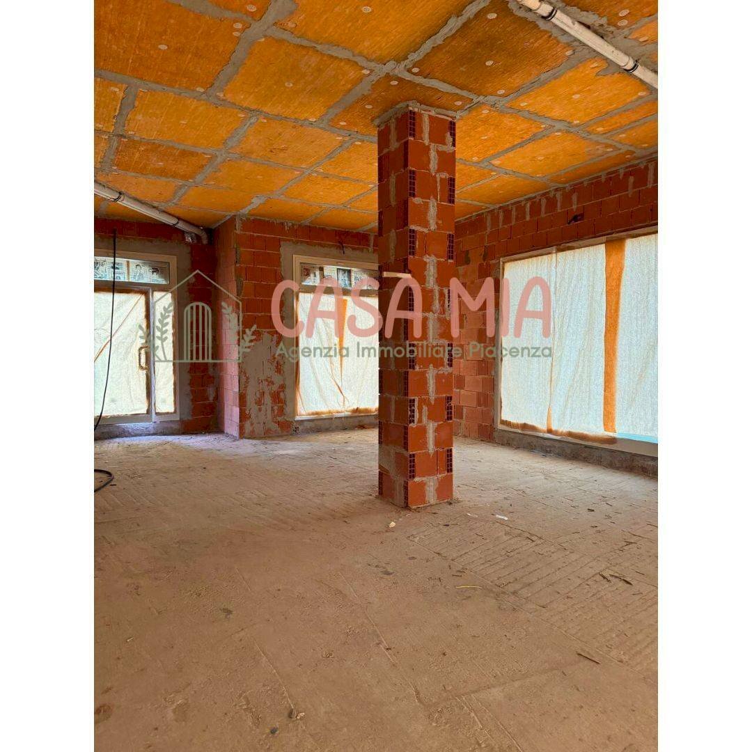 Foto 1 - Negozio Via Paraboschi, Gragnano Trebbiense - foto 1