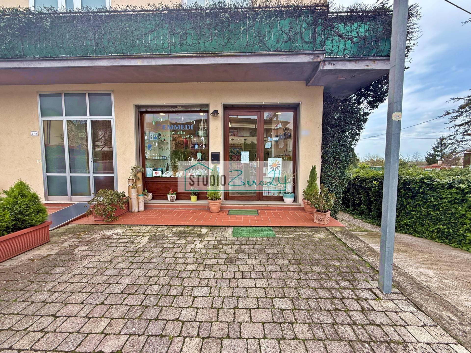 Foto 1 - Locale Commerciale Via Sarzanese Sud, Massarosa - foto 1