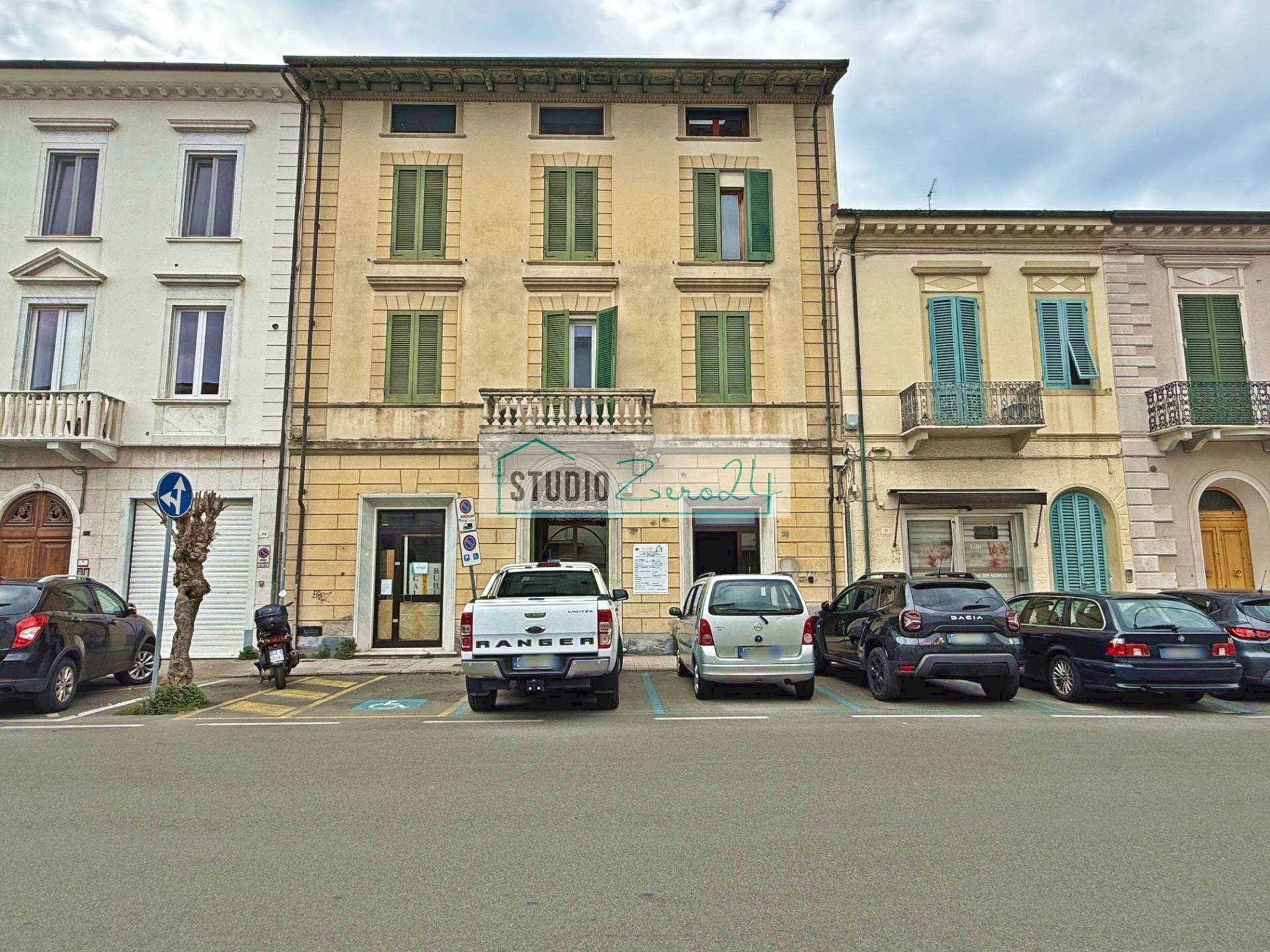 Foto 1 - Locale Commerciale Via Ugo Foscolo, Viareggio - foto 1