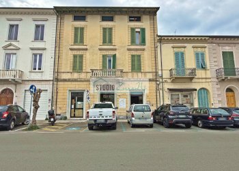 Foto 1 - Commercial Premises Via Ugo Foscolo, Viareggio - photo 1