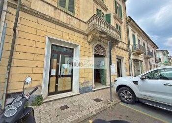 Foto 3 - Commercial Premises Via Ugo Foscolo, Viareggio - photo 3