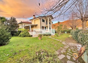 Foto 1 - Villa Via Crocialetto
 
35, Pietrasanta - foto 1