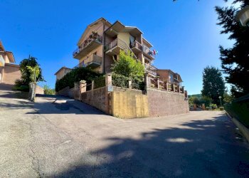 Foto 35 - Appartamento via pietro calamandrei
 
35, Monteriggioni - foto 35