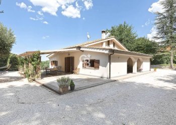 Foto 1 - Villa Strada Romana, Viterbo - foto 1