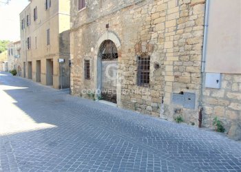 Foto 1 - Box Via di Porta Castello
 
11, Tarquinia - foto 1