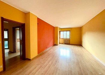 Soggiorno - Appartamento via Alessandro Volta, 7, Cuneo (zona Centro) - foto 4