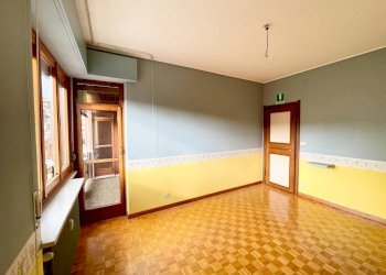 Camera da letto - Appartamento via Alessandro Volta, 7, Cuneo (zona Centro) - foto 19