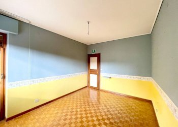 Camera da letto - Appartamento via Alessandro Volta, 7, Cuneo (zona Centro) - foto 23