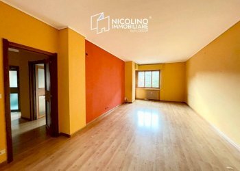 Soggiorno - Appartamento via Alessandro Volta, 7, Cuneo (zona Centro) - foto 1