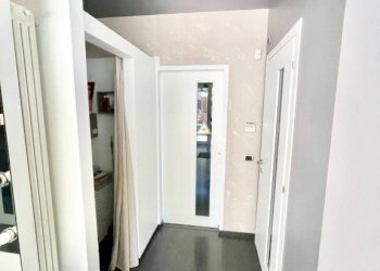 Interno non residenziale - Negozio via Monchiero, 5, Monforte d'Alba - foto 11