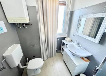 Bagno - Negozio via Monchiero, 5, Monforte d'Alba - foto 17