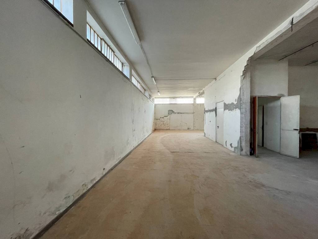 Magazzino - Capannone via Vecchia di Borgo San Dalmazzo, Cuneo (zona Donatello) - foto 3