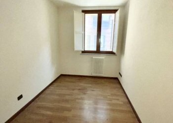 Camera da letto - Three-room apartment via Grandis, 65, Borgo San Dalmazzo - photo 6