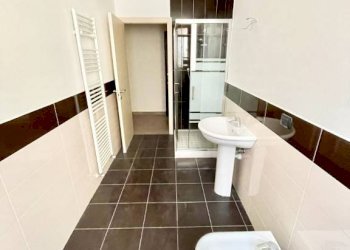 Bagno - Three-room apartment via Grandis, 65, Borgo San Dalmazzo - photo 9