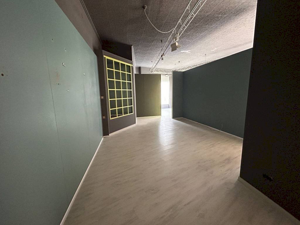 Ufficio - Shop via Bergia, 26, Borgo San Dalmazzo - photo 3