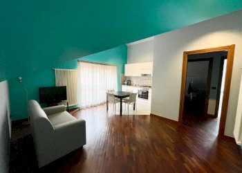 Salone - Bilocale via Giuseppe Garibaldi, 19, Monforte d'Alba - foto 2