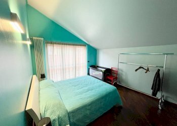 Camera da letto - Bilocale via Giuseppe Garibaldi, 19, Monforte d'Alba - foto 12