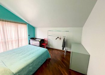 Camera da letto - Bilocale via Giuseppe Garibaldi, 19, Monforte d'Alba - foto 13