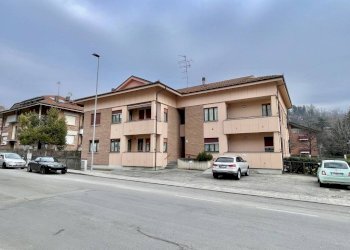 Facciata - Bilocale via Giuseppe Garibaldi, 19, Monforte d'Alba - foto 25