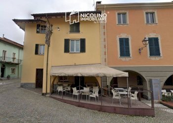 Facciata - Negozio piazza Santa Maria, 1, Peveragno - foto 1