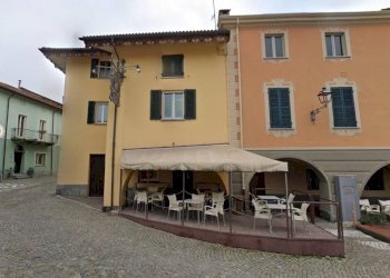 Facciata - Negozio piazza Santa Maria, 1, Peveragno - foto 2