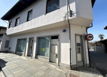 Facciata - Negozio via Vittorio Veneto, 40, Tarantasca - foto 23