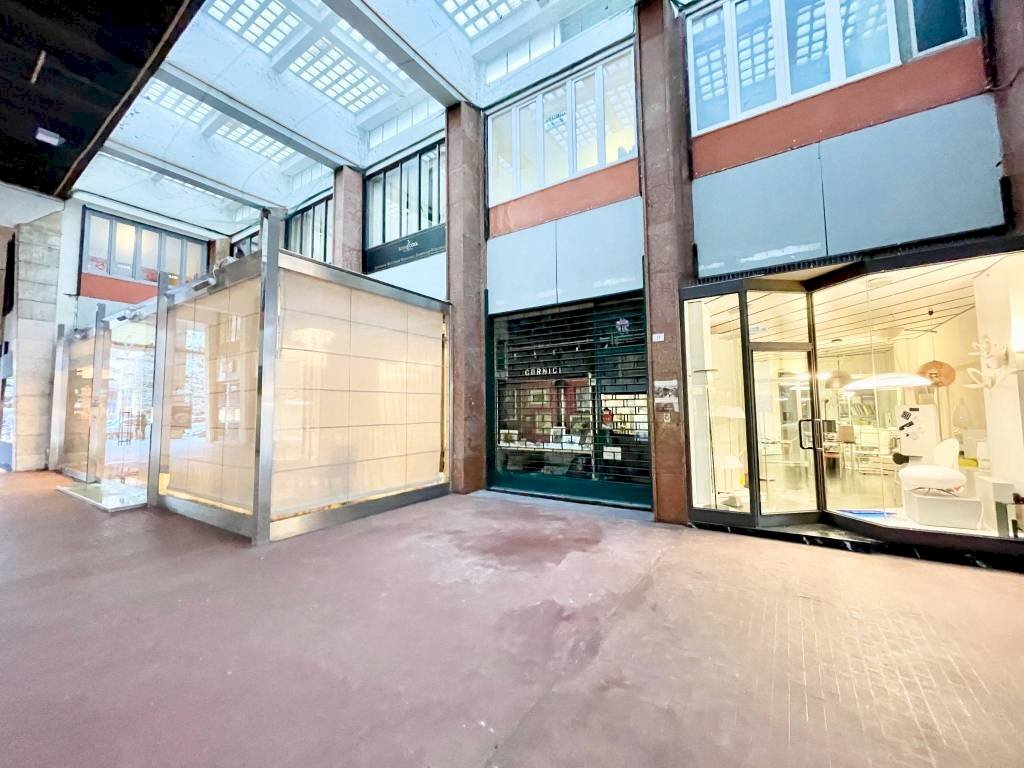 Altro - Negozio piazza Europa, 14, Cuneo (zona Centro) - foto 2