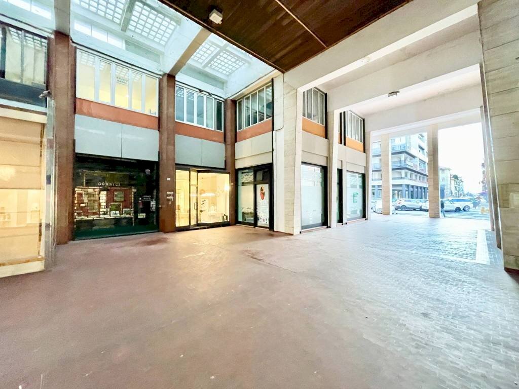 Altro - Negozio piazza Europa, 14, Cuneo (zona Centro) - foto 3
