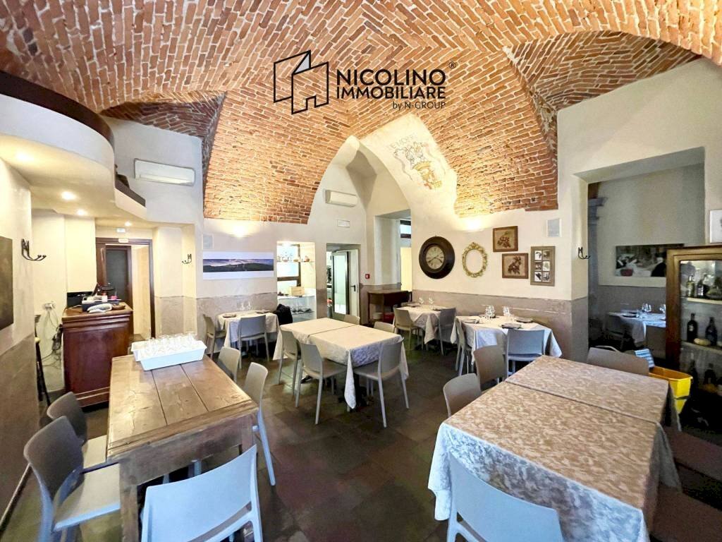 Interno non residenziale - Negozio piazza Vincenzo Virginio, 9, Cuneo (zona Centro) - foto 1