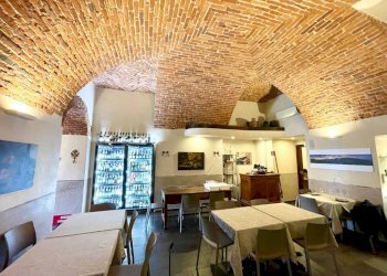 Interno non residenziale - Negozio piazza Vincenzo Virginio, 9, Cuneo (zona Centro) - foto 3