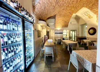 Interno non residenziale - Negozio piazza Vincenzo Virginio, 9, Cuneo (zona Centro) - foto 5