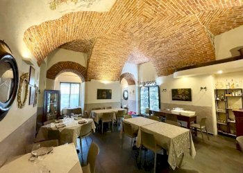 Interno non residenziale - Negozio piazza Vincenzo Virginio, 9, Cuneo (zona Centro) - foto 6