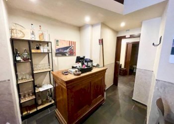 Interno non residenziale - Negozio piazza Vincenzo Virginio, 9, Cuneo (zona Centro) - foto 12