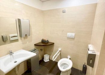 Bagno - Negozio piazza Vincenzo Virginio, 9, Cuneo (zona Centro) - foto 14