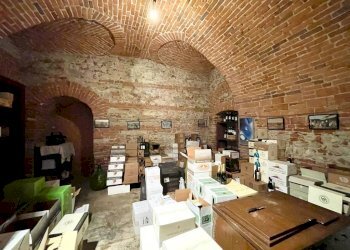 Cantina - Negozio piazza Vincenzo Virginio, 9, Cuneo (zona Centro) - foto 15