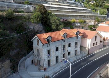 Facciata - Trilocale corso Mentone, 48, Ventimiglia - foto 27