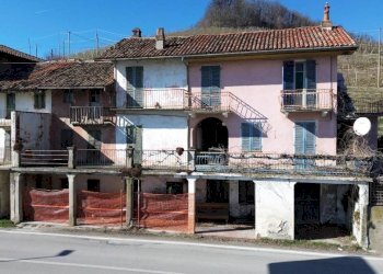 Facciata - Casa indipendente via Monchiero, 26, Monforte d'Alba - foto 3
