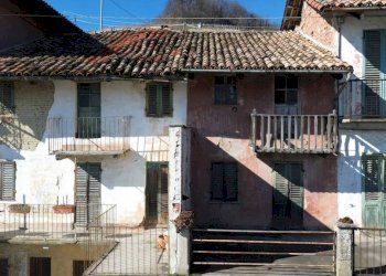 Facciata - Casa indipendente via Monchiero, 26, Monforte d'Alba - foto 5