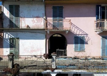 Facciata - Casa indipendente via Monchiero, 26, Monforte d'Alba - foto 6