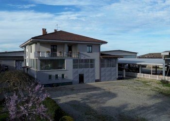 Facciata - Villa via Sandro Pertini, 6, Cherasco - foto 2