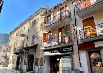 Facciata - Negozio via Roma, 6, Limone Piemonte - foto 8