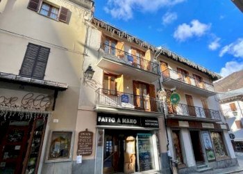 Facciata - Negozio via Roma, 6, Limone Piemonte - foto 9