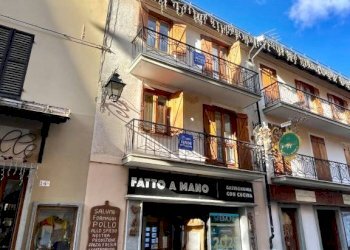 Facciata - Negozio via Roma, 6, Limone Piemonte - foto 10