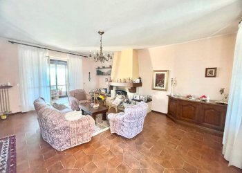 Salone - Casa indipendente via 4 Novembre, 4, Grinzane Cavour - foto 18